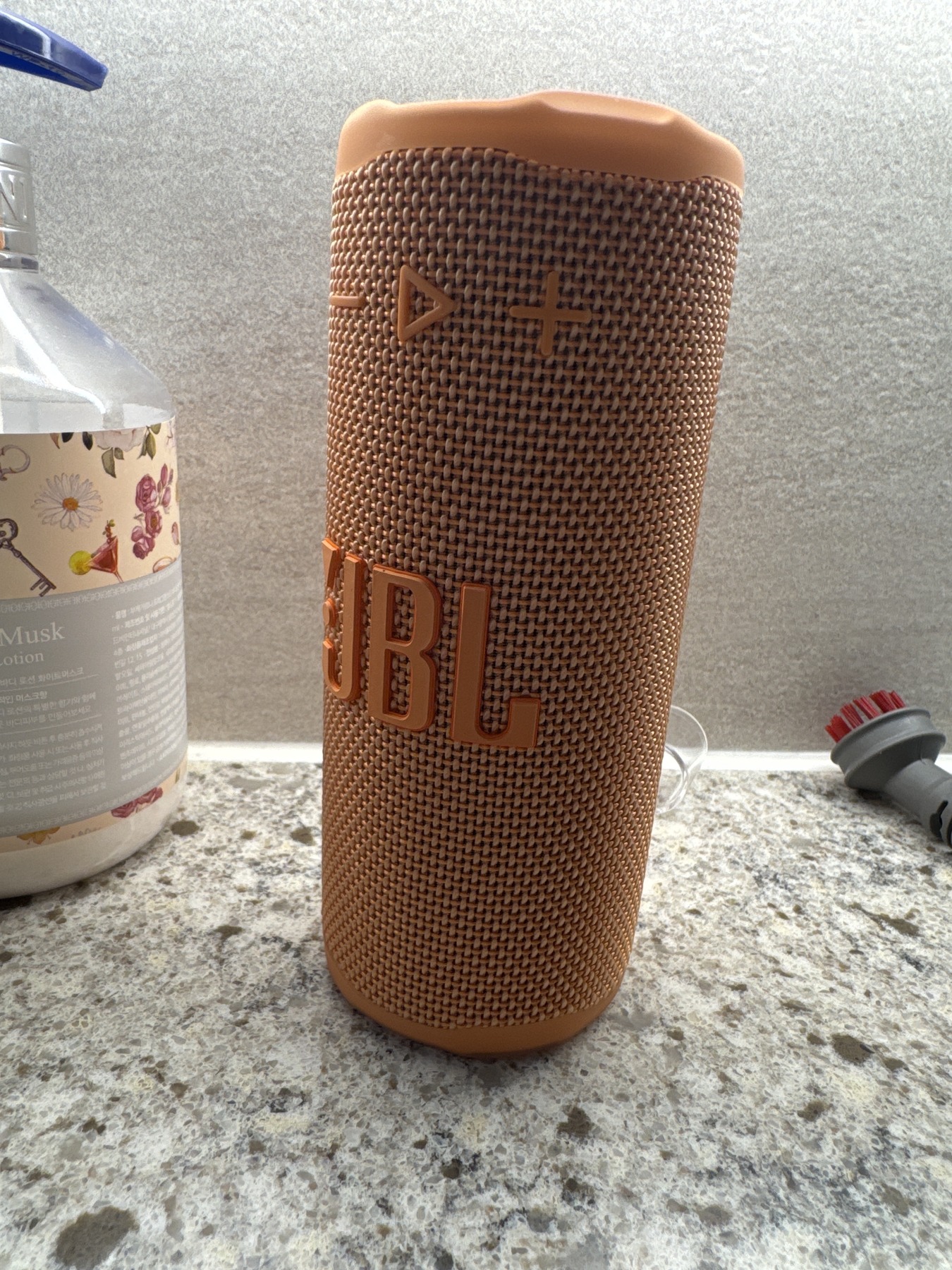 [라이브 CASE] JBL GRIP 휴대용 캠핑 LED 조명 블루투스 무선 스피커 제품 이미지