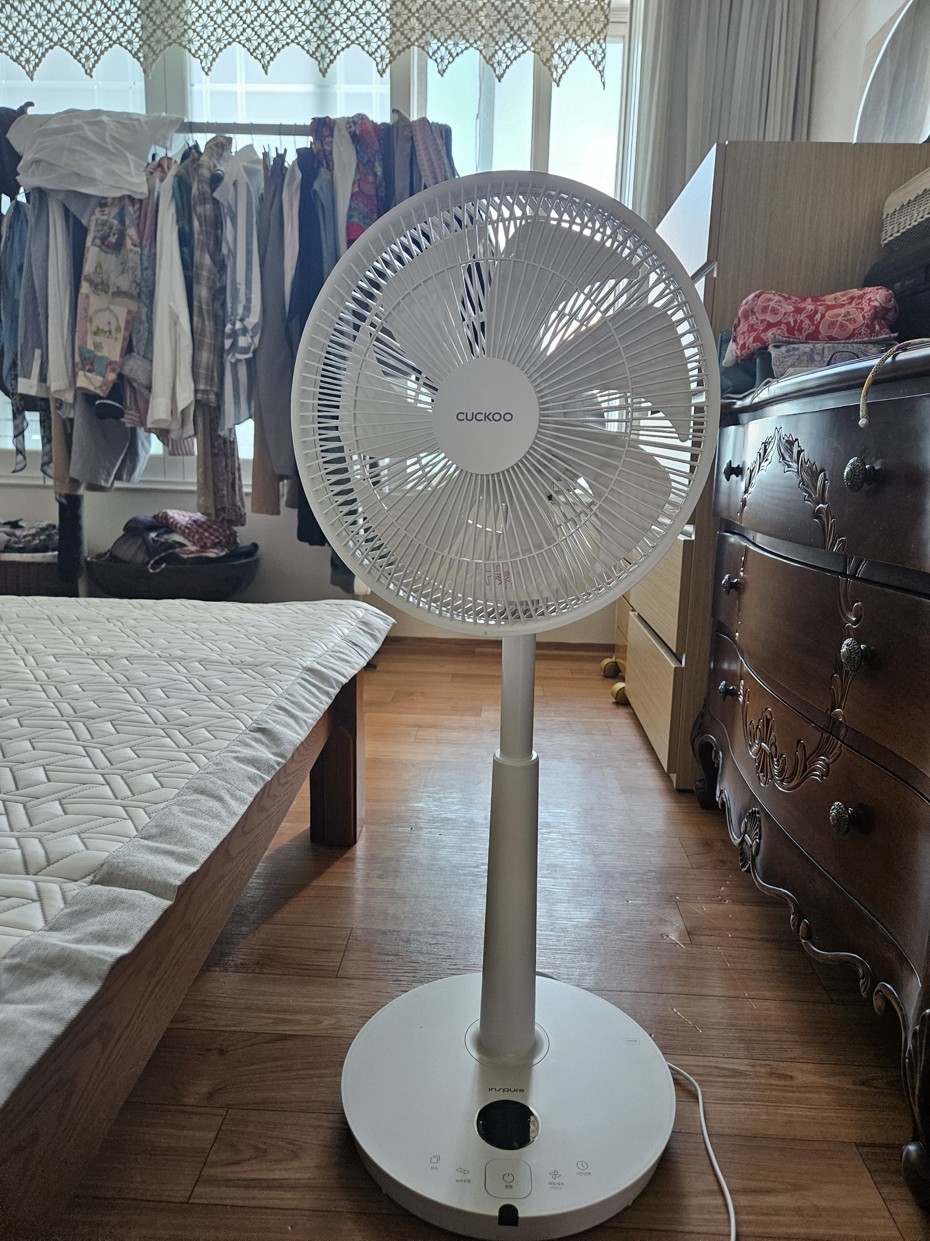 쿠쿠 인스퓨어 서큘레이터형 BLDC 선풍기 CF-MNL1210NW 29.5cm(12인치) 7엽 날개 높이 조절 노블 화이트 제품 이미지