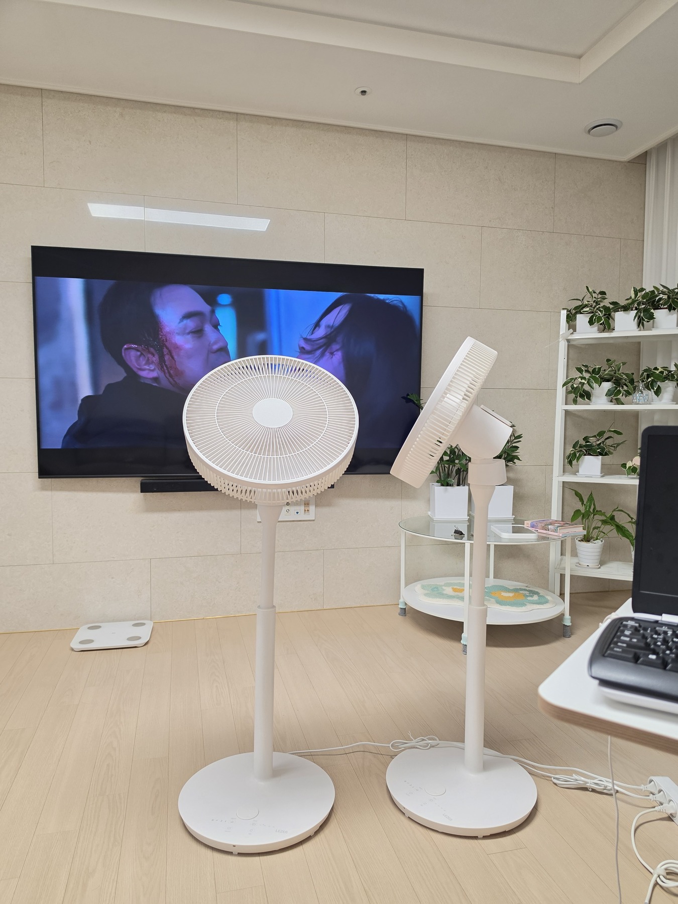 르젠 BLDC 저소음 스마트앱연동 인테리어 써큘레이터 선풍기 LZEF-DC290 릴리화이트 제품 이미지